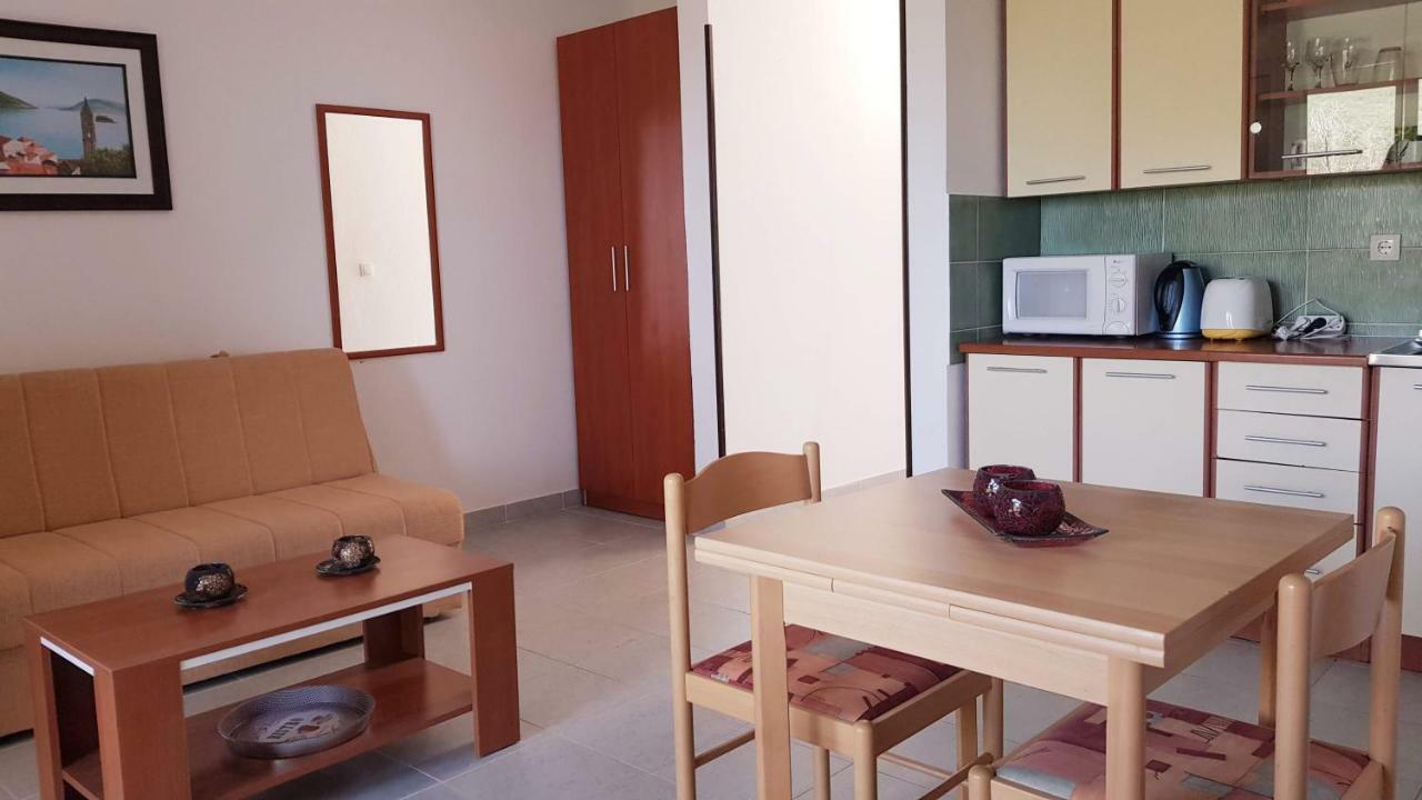 Apartmani Lazarevic 루시티차 외부 사진